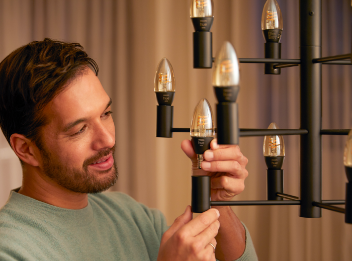 Philips-Hue-White-Ambiance-Filament-Kerze (Bild: Signify)